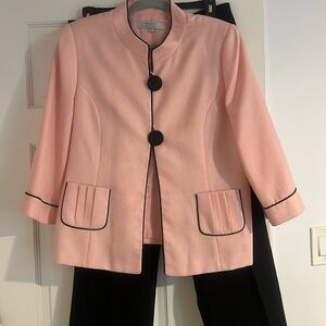 Tahari Women Elegant 2 piece Suit with pink jacket w/ black pants